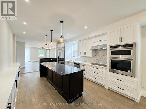 719 Third Street, Mississauga, ON - Indoor Photo Showing Kitchen With Upgraded Kitchen