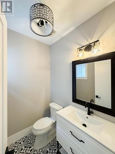 719 Third Street, Mississauga, ON - Indoor Photo Showing Bathroom