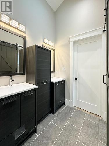 719 Third Street, Mississauga, ON - Indoor Photo Showing Bathroom