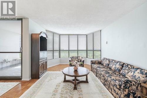 914 - 1333 Bloor Street, Mississauga, ON - Indoor Photo Showing Living Room