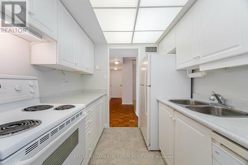 914 - 1333 Bloor Street, Mississauga, ON - Indoor Photo Showing Kitchen With Double Sink