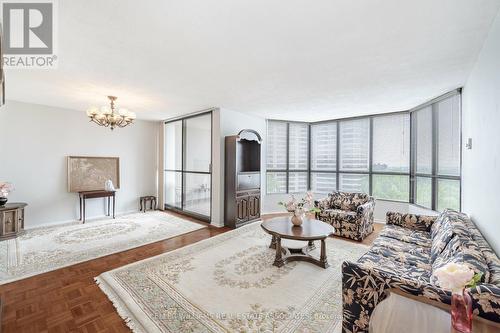 914 - 1333 Bloor Street, Mississauga, ON - Indoor Photo Showing Living Room