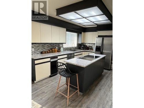 7 Williston Crescent, Mackenzie, BC - Indoor Photo Showing Kitchen