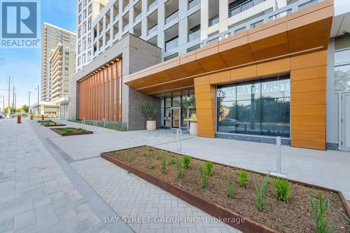 1303 - 7950 Bathurst Street, Vaughan (Beverley Glen), ON - Outdoor