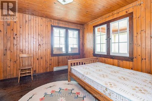 86 East Beach Road, Tiny, ON - Indoor Photo Showing Bedroom