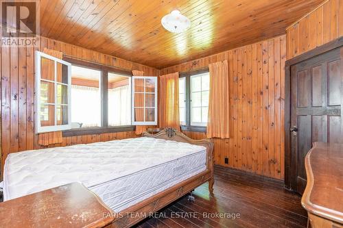 86 East Beach Road, Tiny, ON - Indoor Photo Showing Bedroom