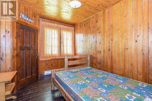 86 East Beach Road, Tiny, ON - Indoor Photo Showing Bedroom