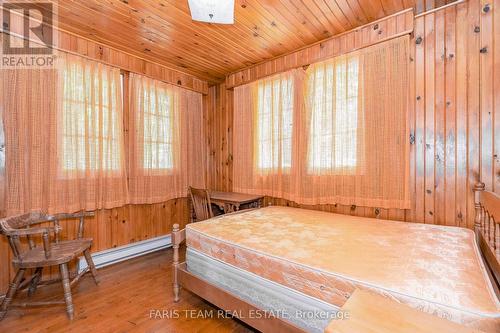 86 East Beach Road, Tiny, ON - Indoor Photo Showing Bedroom