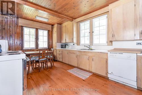 86 East Beach Road, Tiny, ON - Indoor Photo Showing Kitchen