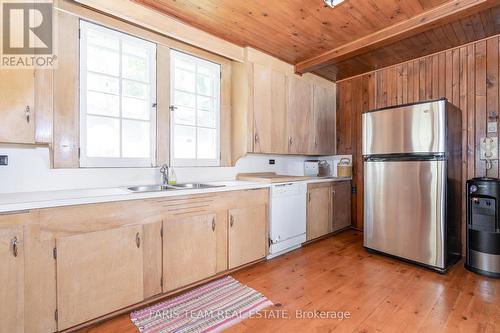 86 East Beach Road, Tiny, ON - Indoor Photo Showing Kitchen With Double Sink