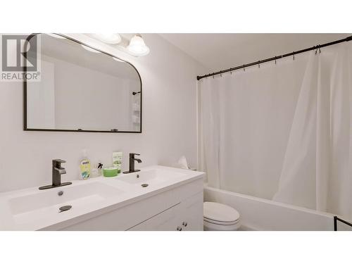 575 Doyle Avenue Unit# 102, Kelowna, BC - Indoor Photo Showing Bathroom