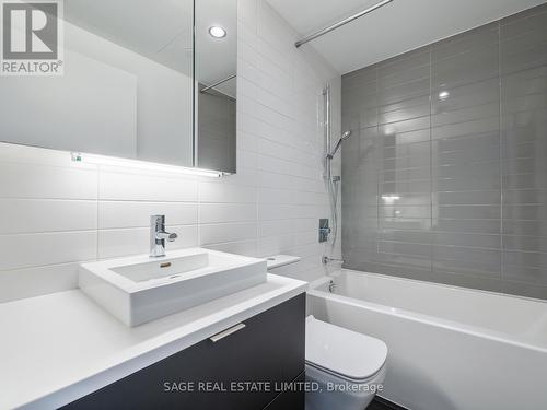 918 - 170 Bayview Avenue, Toronto C08, ON - Indoor Photo Showing Bathroom