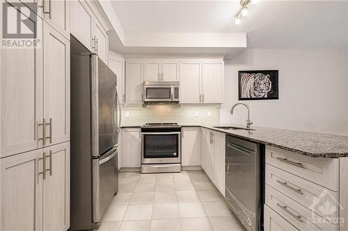 274 Pembina Private, Ottawa, ON - Indoor Photo Showing Kitchen With Stainless Steel Kitchen With Upgraded Kitchen