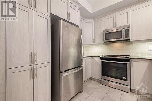 274 Pembina Private, Ottawa, ON - Indoor Photo Showing Kitchen With Stainless Steel Kitchen