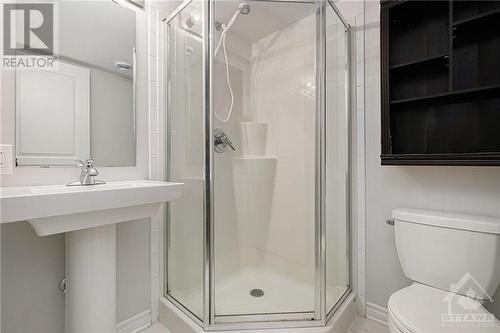 274 Pembina Private, Ottawa, ON - Indoor Photo Showing Bathroom