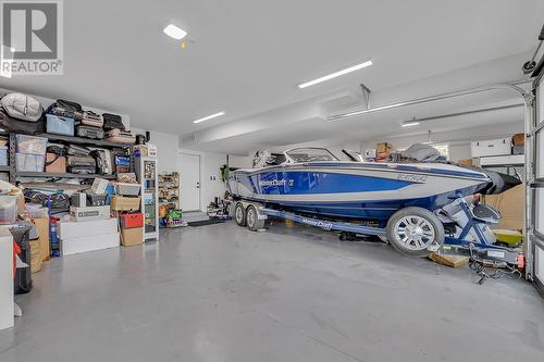 1678 Country Club Drive Unit# 1, Kelowna, BC - Indoor Photo Showing Garage