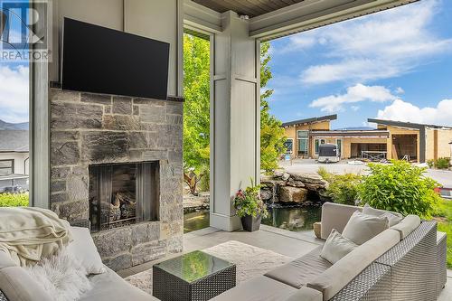 1678 Country Club Drive Unit# 1, Kelowna, BC -  Photo Showing Living Room With Fireplace