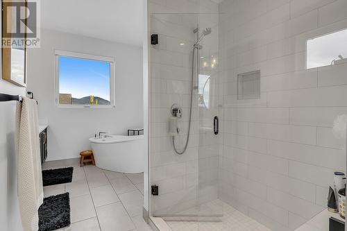 1678 Country Club Drive Unit# 1, Kelowna, BC - Indoor Photo Showing Bathroom