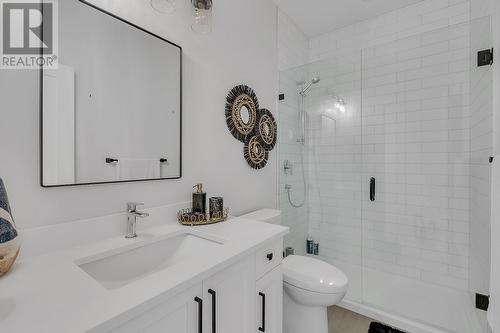 1678 Country Club Drive Unit# 1, Kelowna, BC - Indoor Photo Showing Bathroom