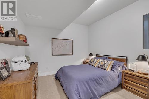 1678 Country Club Drive Unit# 1, Kelowna, BC - Indoor Photo Showing Bedroom