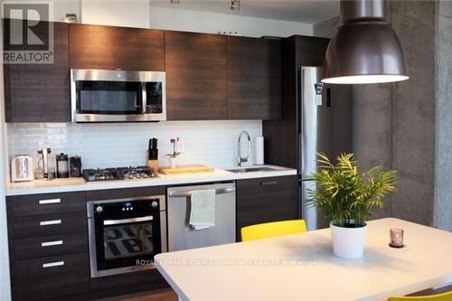 Ph 01 - 11 Charlotte Street, Toronto C01, ON - Indoor Photo Showing Kitchen With Upgraded Kitchen