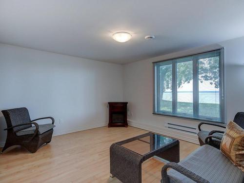 Bedroom - 596 Av. Missisquoi, Venise-En-Québec, QC - Indoor Photo Showing Living Room