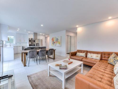 Salle familiale - 1301 Rue Jacques-De Chambly, Carignan, QC - Indoor Photo Showing Living Room