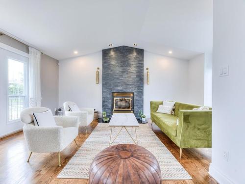 Salon - 1301 Rue Jacques-De Chambly, Carignan, QC - Indoor Photo Showing Living Room With Fireplace