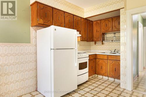 #Main - 184 Livingstone Avenue, Toronto (Briar Hill-Belgravia), ON - Indoor Photo Showing Kitchen