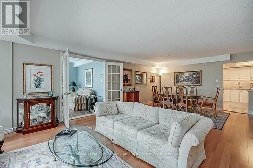 401 - 2121 Lakeshore Road, Burlington (Brant), ON - Indoor Photo Showing Living Room