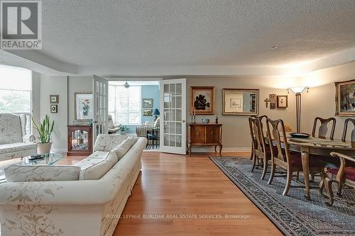 401 - 2121 Lakeshore Road, Burlington (Brant), ON - Indoor Photo Showing Living Room