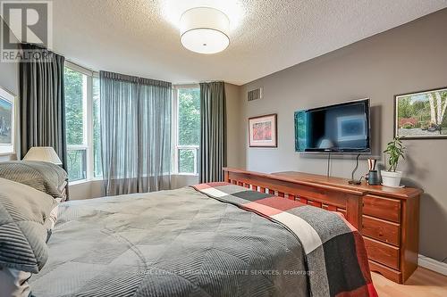 401 - 2121 Lakeshore Road, Burlington, ON - Indoor Photo Showing Bedroom