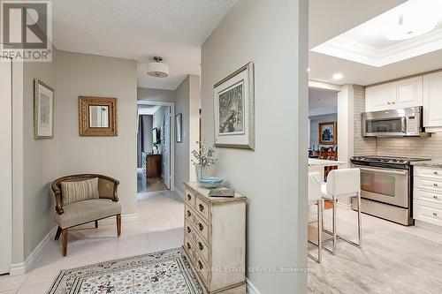 401 - 2121 Lakeshore Road, Burlington (Brant), ON - Indoor Photo Showing Kitchen