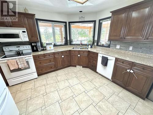 127 Barlow Avenue, Williams Lake, BC - Indoor Photo Showing Kitchen