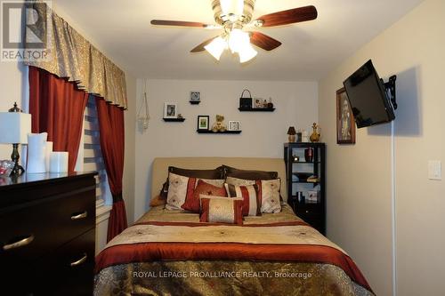 527 Front Street, Quinte West, ON - Indoor Photo Showing Bedroom