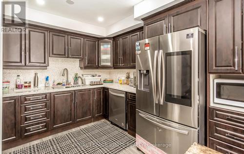 20 - 7255 Dooley Drive, Mississauga (Malton), ON - Indoor Photo Showing Kitchen With Double Sink With Upgraded Kitchen