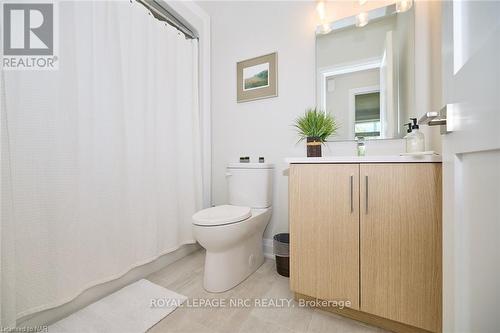 35 Taliesin Trail, Welland, ON - Indoor Photo Showing Bathroom