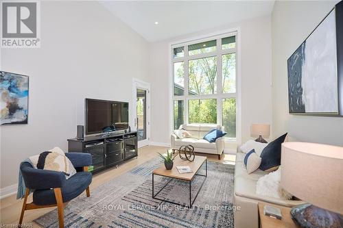 35 Taliesin Trail, Welland, ON - Indoor Photo Showing Living Room