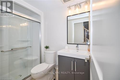 35 Taliesin Trail, Welland, ON - Indoor Photo Showing Bathroom