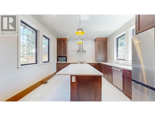 321 4Th Avenue Unit# B, Fernie, BC - Indoor Photo Showing Kitchen With Double Sink