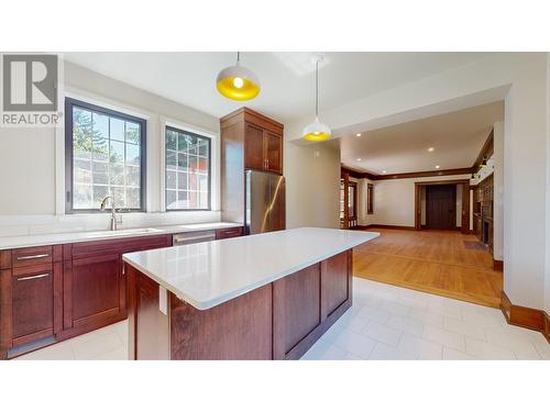 321 4Th Avenue Unit# B, Fernie, BC - Indoor Photo Showing Kitchen