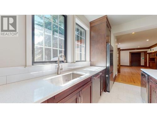 321 4Th Avenue Unit# B, Fernie, BC - Indoor Photo Showing Kitchen