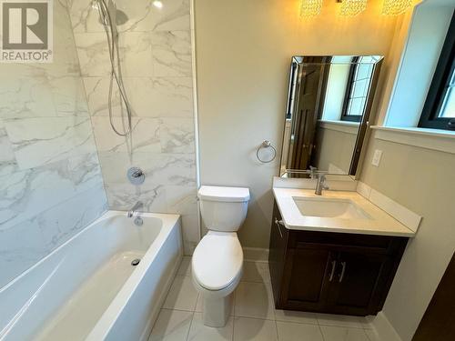 321 4Th Avenue Unit# B, Fernie, BC - Indoor Photo Showing Bathroom