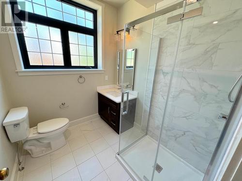 321 4Th Avenue Unit# B, Fernie, BC - Indoor Photo Showing Bathroom