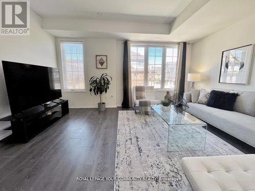 101 Danzatore Path, Oshawa (Windfields), ON - Indoor Photo Showing Living Room