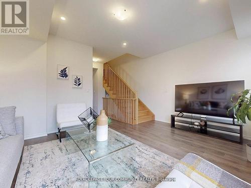 101 Danzatore Path, Oshawa (Windfields), ON - Indoor Photo Showing Living Room