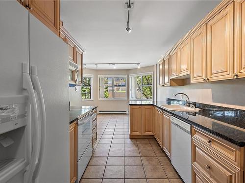 116-165 Kimta Rd, Victoria, BC - Indoor Photo Showing Kitchen