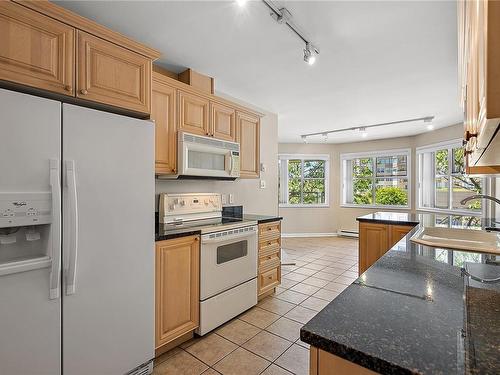 116-165 Kimta Rd, Victoria, BC - Indoor Photo Showing Kitchen