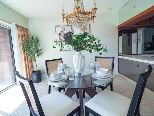 405-2930 Cook St, Victoria, BC - Indoor Photo Showing Dining Room