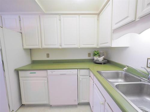 405-2930 Cook St, Victoria, BC - Indoor Photo Showing Kitchen With Double Sink